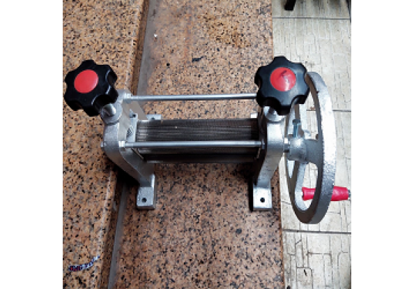 Máy cán dài con mực bằng tay